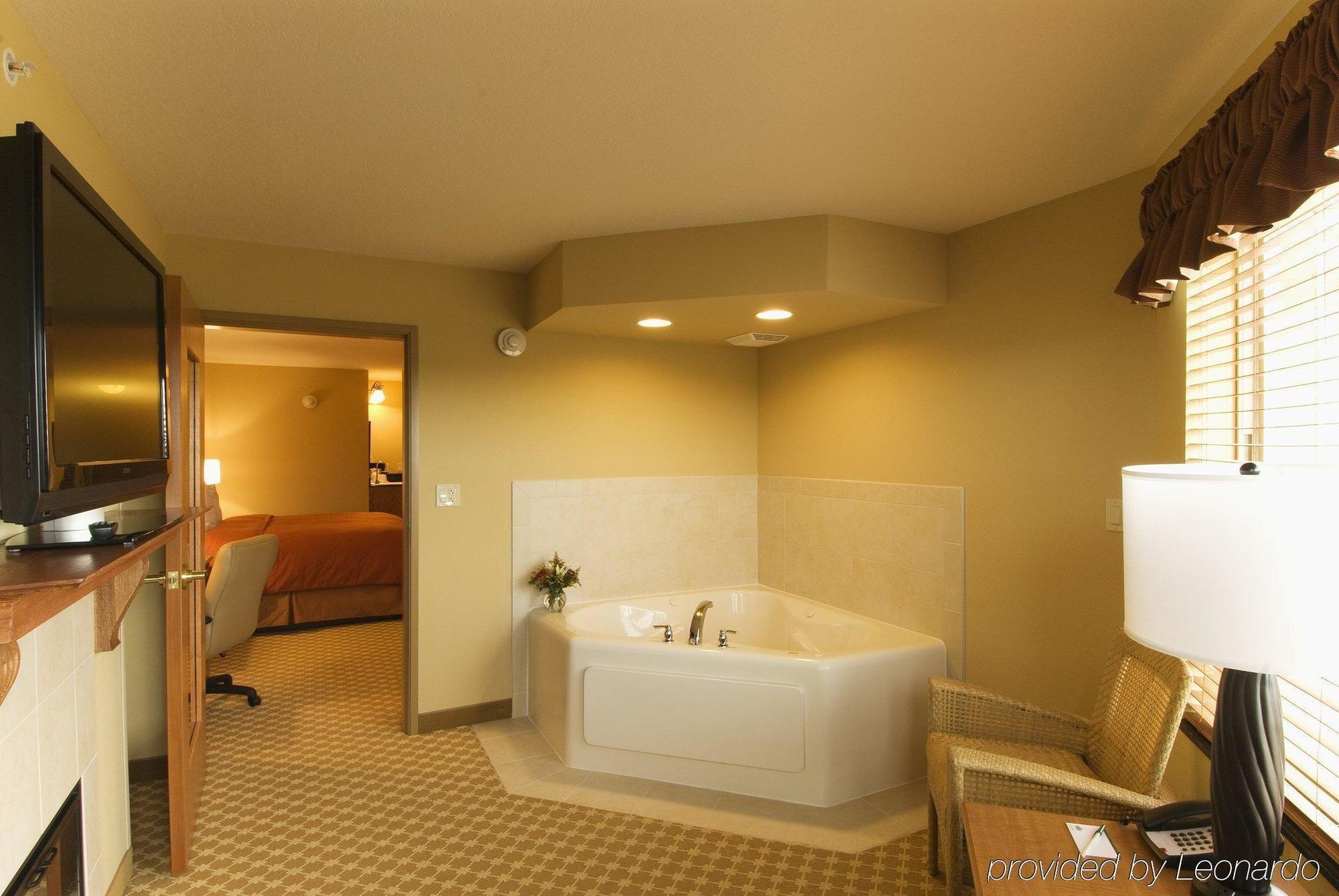 Holiday Inn Express Hotel & Suites Chicago West Roselle By Ihg Екстер'єр фото
